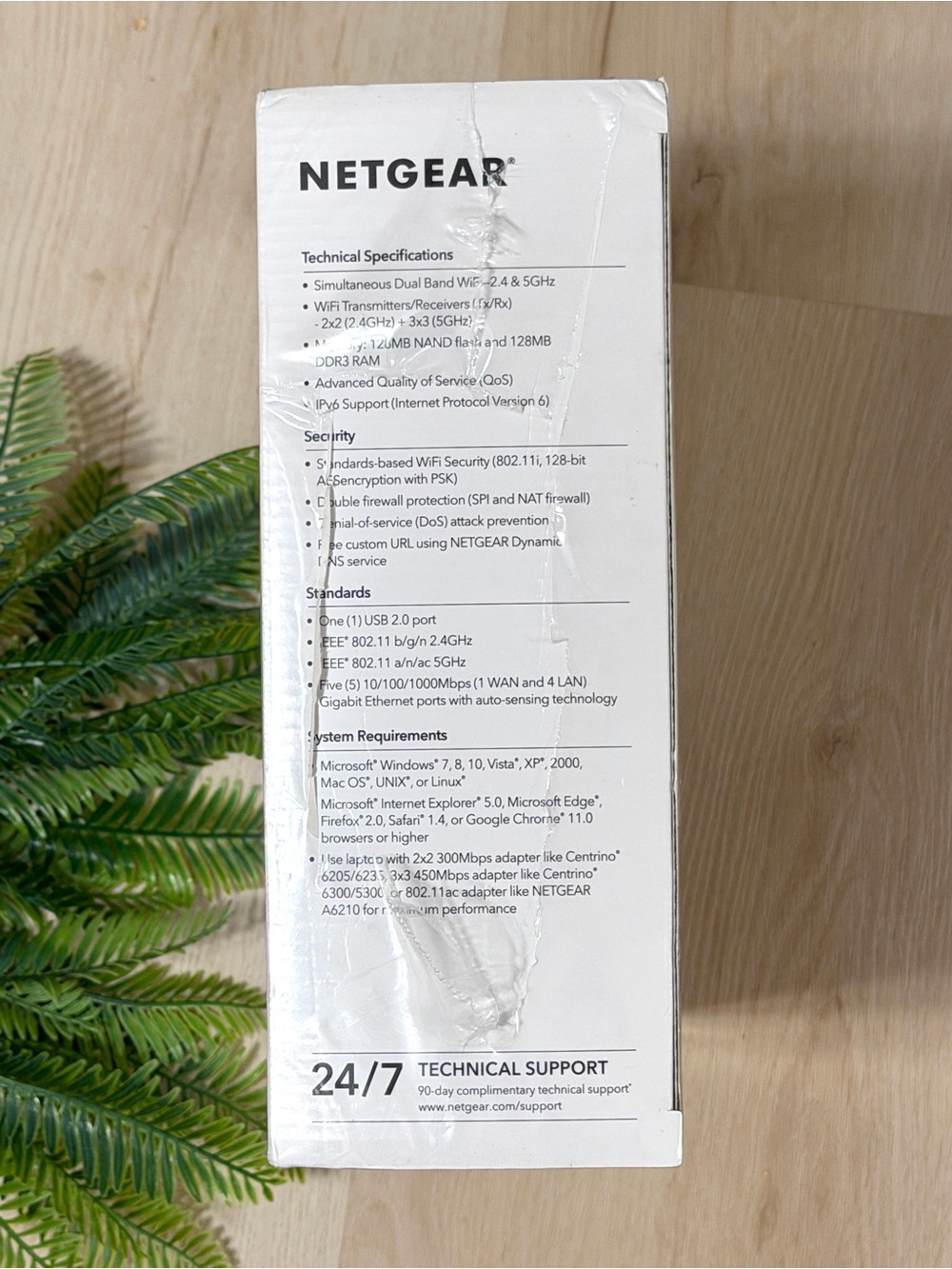 NETGEAR Black Wireless Router 1600 Mbps - Picture 3 of 5
